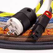 Audiophile US Nema Mains Plug to Locking C13. TRUE 13amp Cable. Black Braided